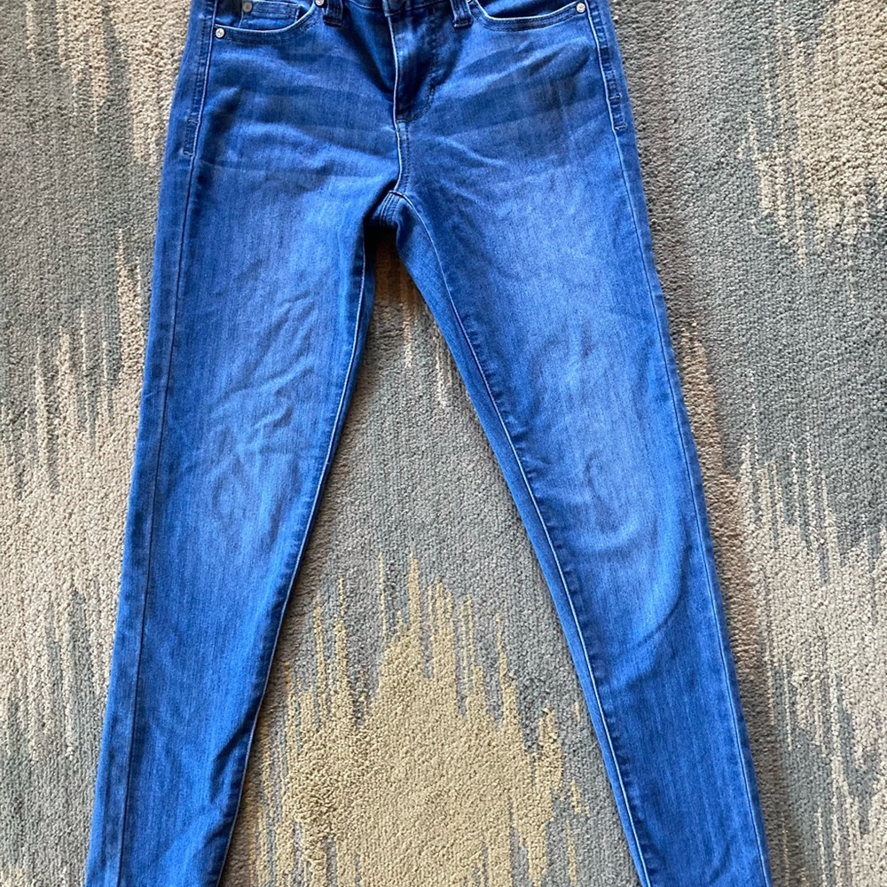 Celebrity Pink mid rise ankle skinny. Good condition. Look new. SIZE 0/24
